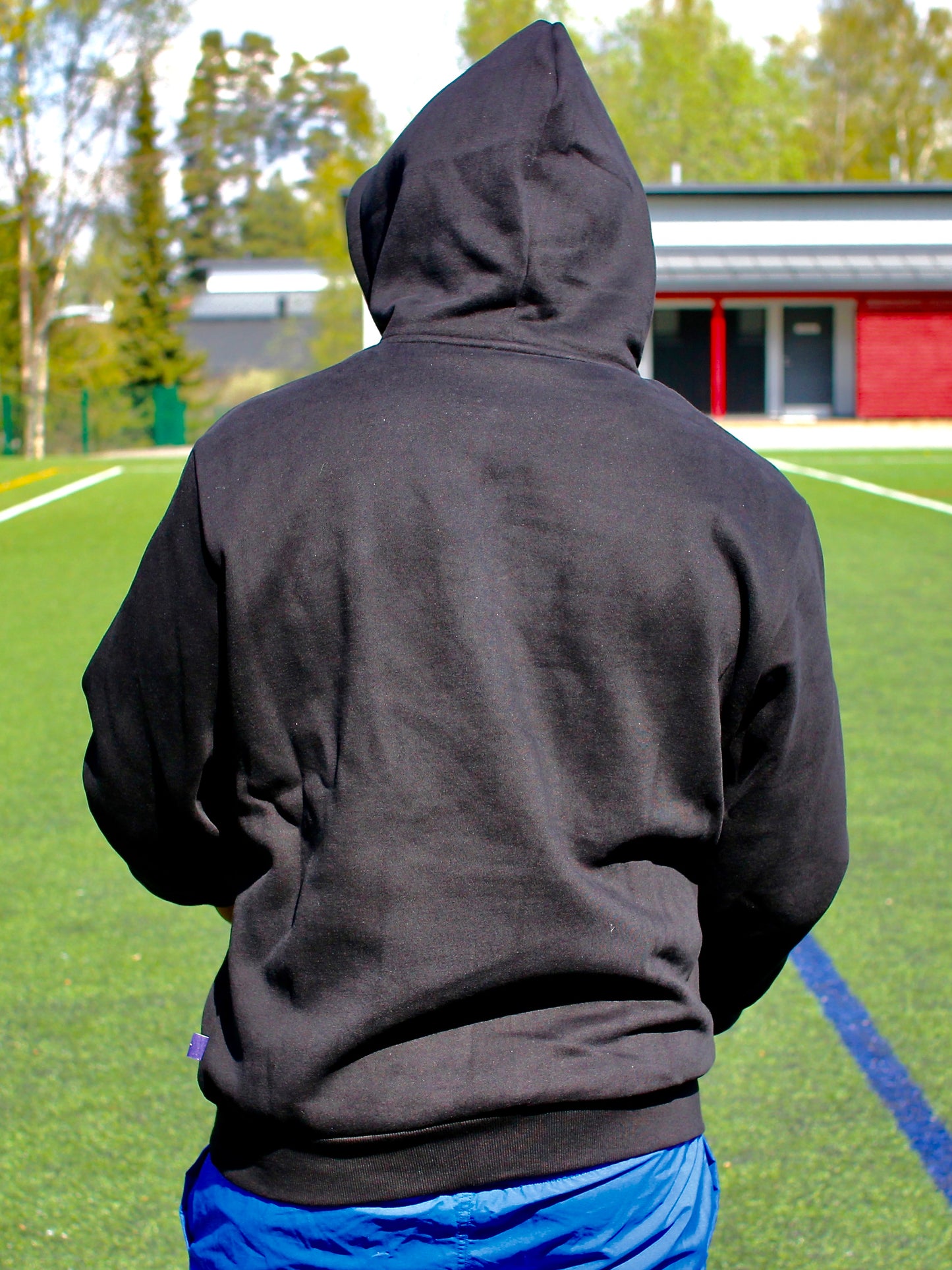 Musta oversize huppari Tampere Saints logolla